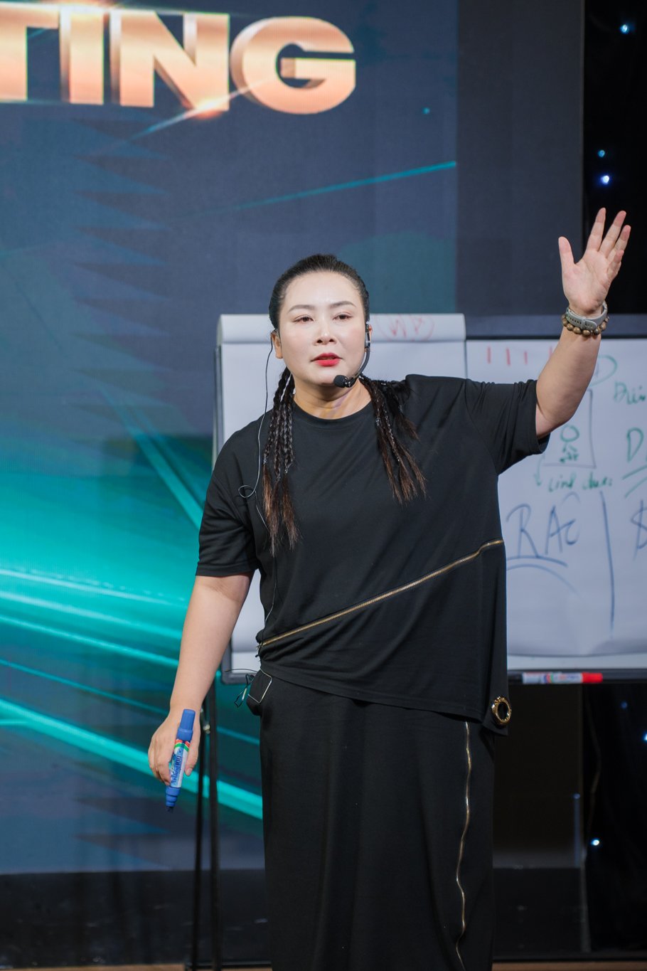 Đỗ Trương San San hướng dẫn lớp Video Marketing