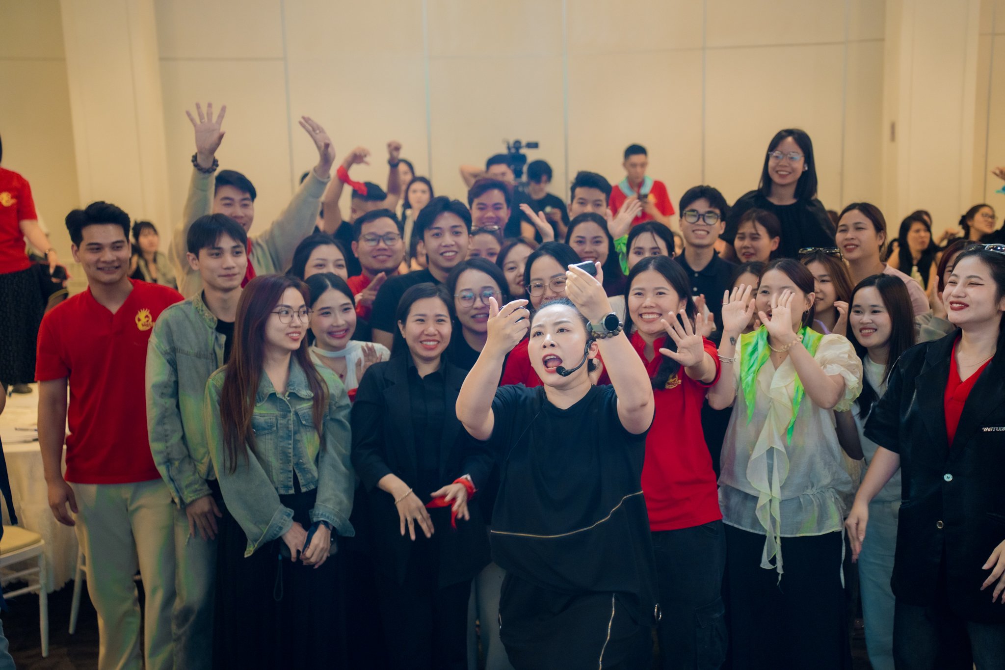 Đỗ Trương San San cùng học viên trong lớp Video Marketing Phủ Thương Hiệu