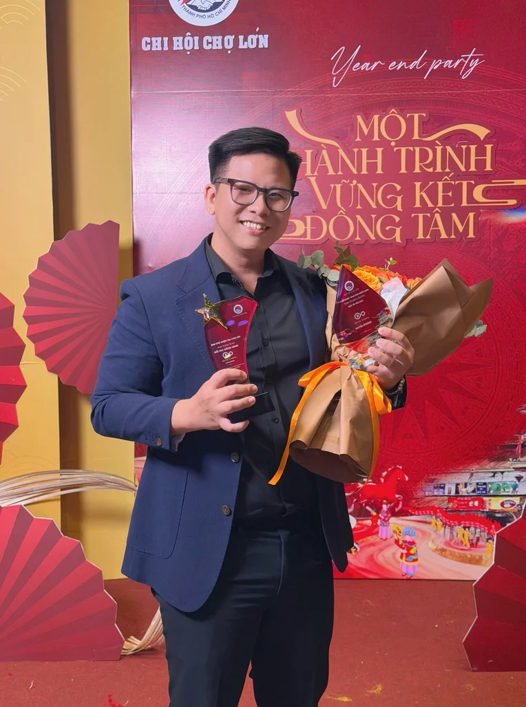 Đình Phương, Hayes Studio
